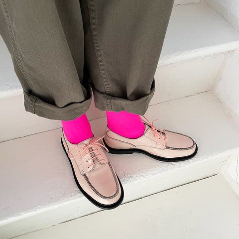 Idaho - pale pink glossy leather derbies